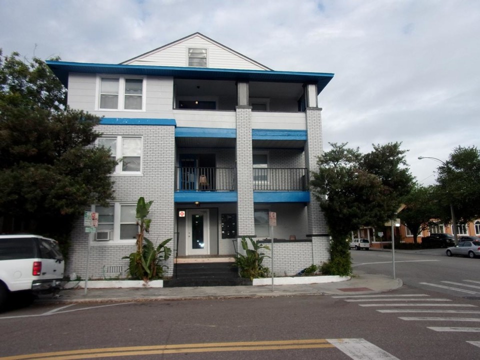 114 7th St N in St. Petersburg, FL - Building Photo