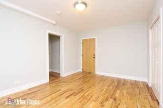 557 W Arlington Pl, Unit A08C in Chicago, IL - Foto de edificio - Building Photo