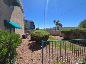 4380 Woodpine Dr in Las Vegas, NV - Building Photo - Building Photo
