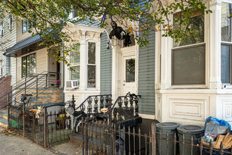 100 Newell St in Brooklyn, NY - Building Photo - Building Photo