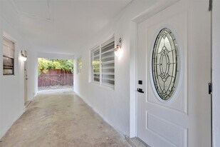 5310 NW 16th St in Lauderhill, FL - Building Photo