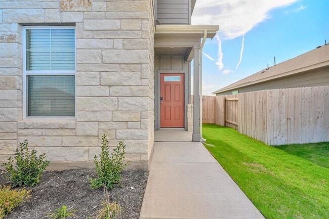 129 Honey Bee Rd in Jarrell, TX - Building Photo - Building Photo