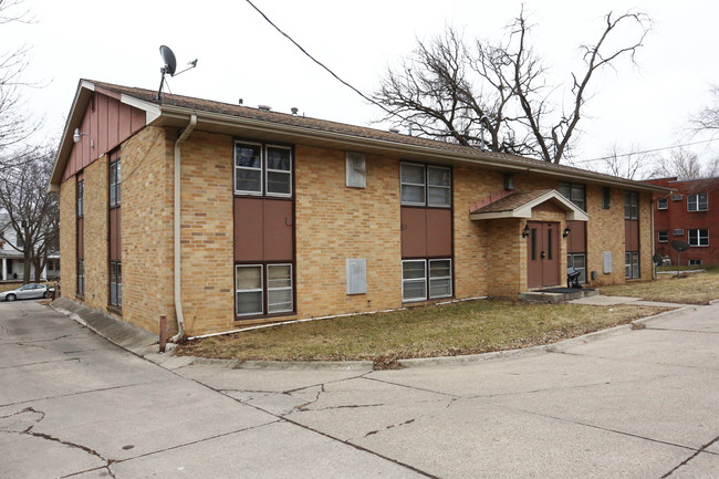 1802 Oakland Ave in Des Moines, IA - Foto de edificio - Building Photo