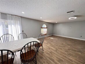 2050 Corner Glen Dr in Orlando, FL - Building Photo - Building Photo