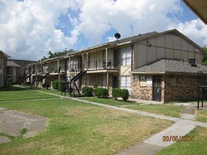 Victoria Manor in Houston, TX - Building Photo - Building Photo