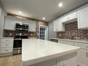 553 Ridge St in Emmaus, PA - Foto de edificio - Building Photo