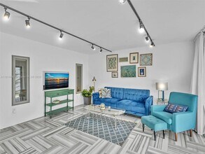 1300 Alton Rd in Miami Beach, FL - Building Photo - Building Photo