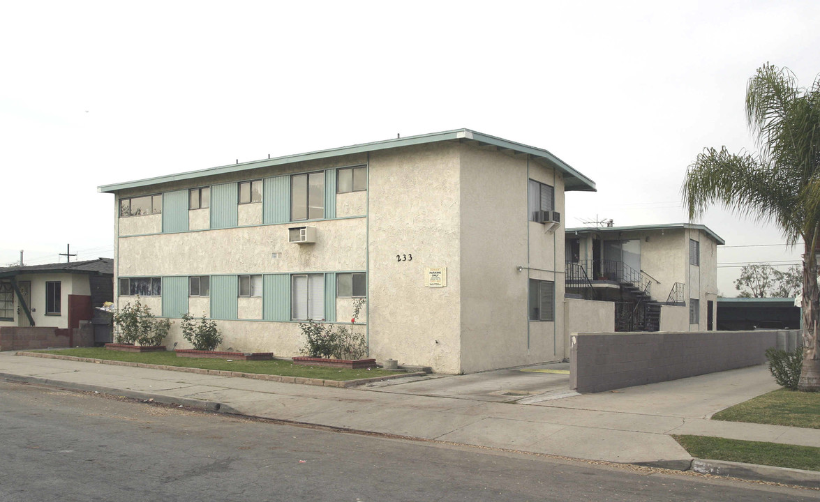 233 N 7th St in Montebello, CA - Foto de edificio