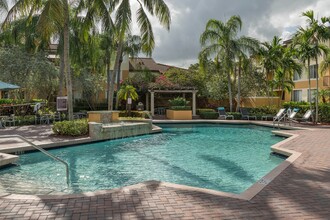 Lakes at Pembroke in Pembroke Pines, FL - Building Photo - Building Photo