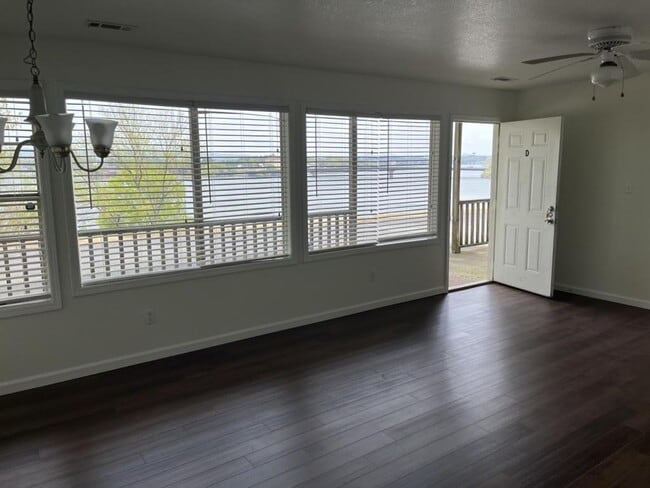 property at 104 Hamilton Oaks Dr