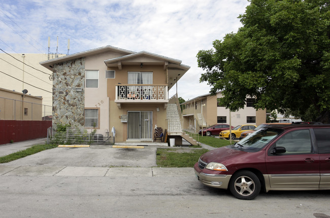 720-736 NW 32nd Ave in Miami, FL - Building Photo - Building Photo