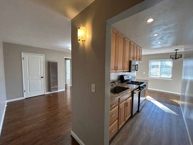 2249 Bonar St in Berkeley, CA - Foto de edificio - Building Photo