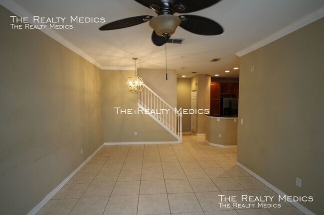 2460 Grand Central Pkwy-Unit -#13 in Orlando, FL - Building Photo - Building Photo