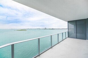 700 NE 24th St, Unit 904 in Miami, FL - Building Photo