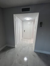 1060 NW 80th Ave, Unit 205 in Margate, FL - Foto de edificio - Building Photo