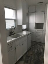 2118 N Glenoaks Blvd, Unit B in Burbank, CA - Building Photo - Building Photo