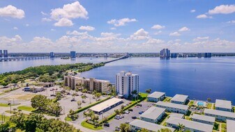 3344 N Key Dr in North Fort Myers, FL - Building Photo