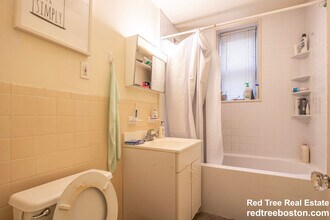 466 Commonwealth Ave, Unit 406 in Boston, MA - Building Photo - Building Photo