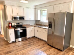 2425 Pendleton Dr in Clarksville, TN - Building Photo - Building Photo