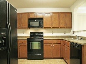 12218 Mountain Pine, Unit 02 in San Antonio, TX - Foto de edificio - Building Photo