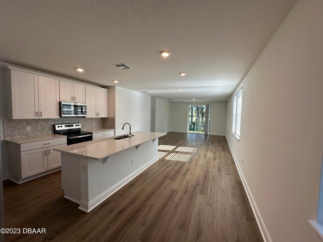 206 Pitching Wedge Dr in Daytona Beach, FL - Building Photo - Building Photo