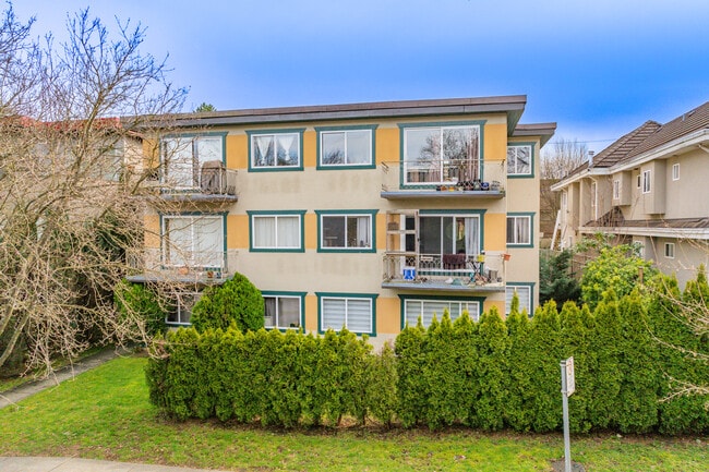 1374 7th Av E