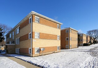 1209 E Roosevelt Rd in Wheaton, IL - Building Photo - Building Photo