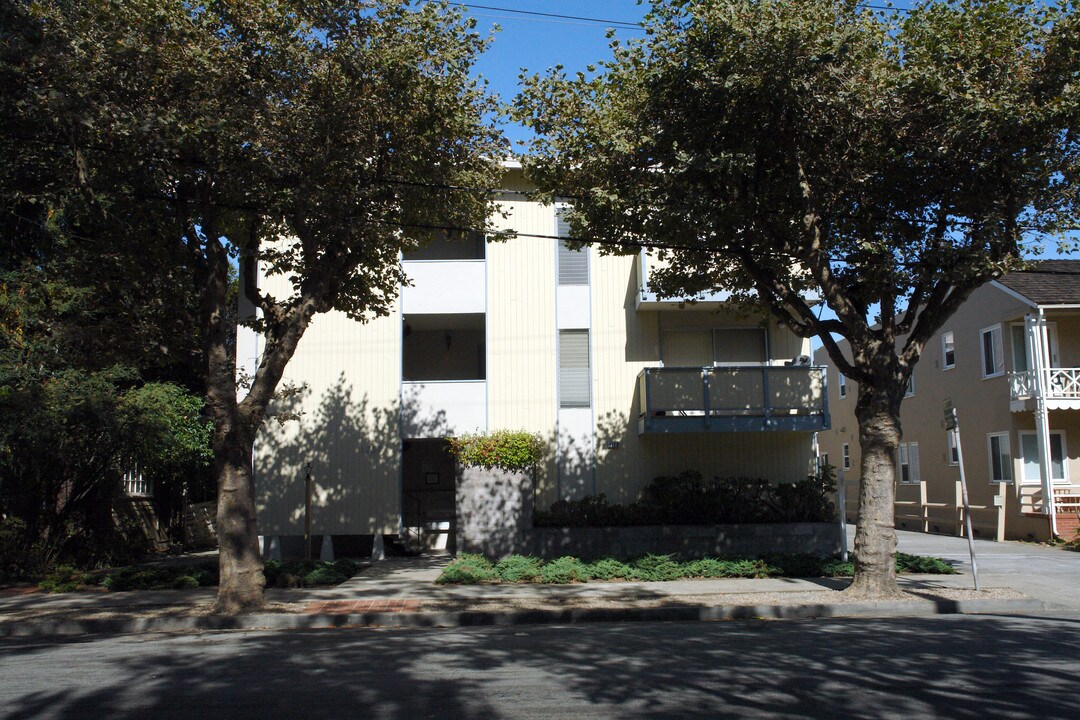 1120 Douglas Ave in Burlingame, CA - Building Photo