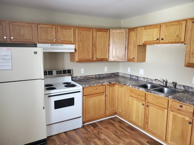 101 Elm St in Claremont, MN - Building Photo - Building Photo