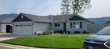 1775 Daffodil Ln in Grants Pass, OR - Building Photo - Building Photo