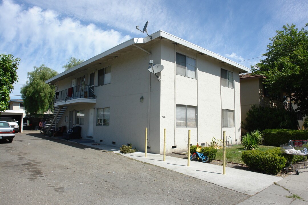 2286 Deborah in Santa Clara, CA - Foto de edificio
