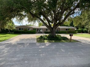 10790 SW 88th Ave in Miami, FL - Foto de edificio - Building Photo