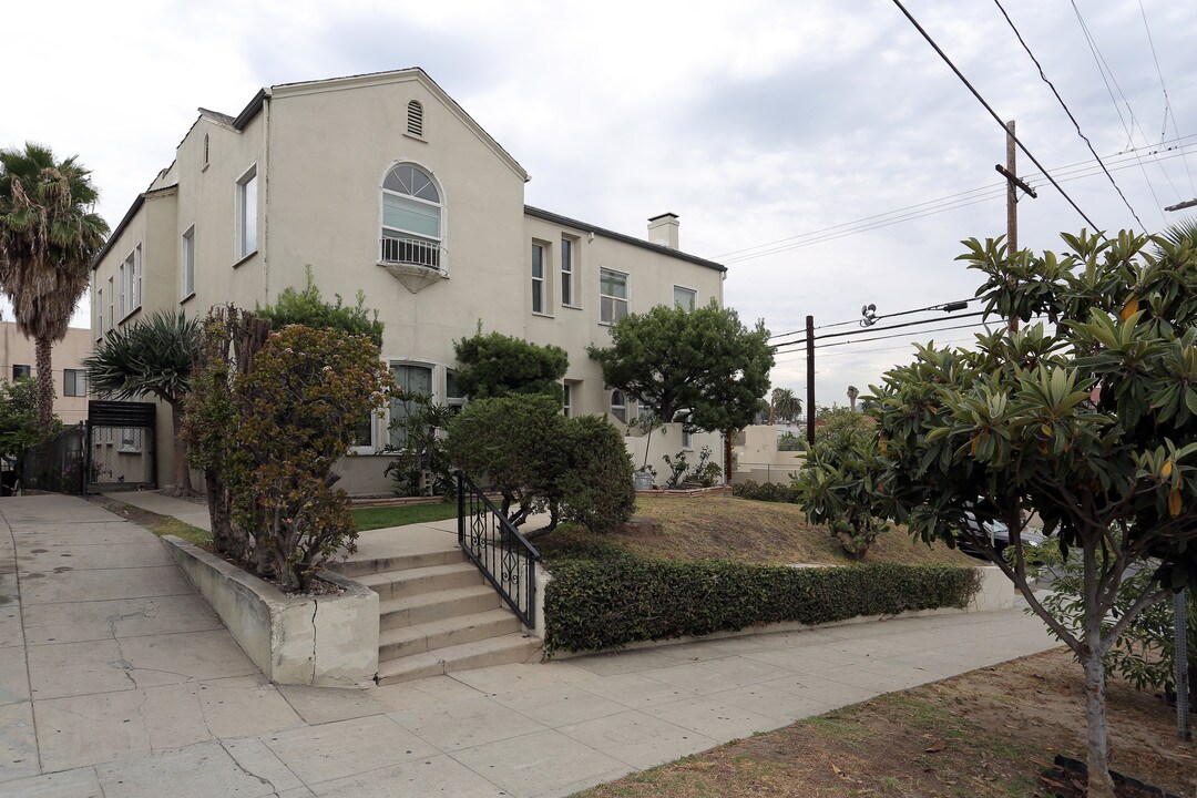 347 N Mariposa Ave in Los Angeles, CA - Building Photo