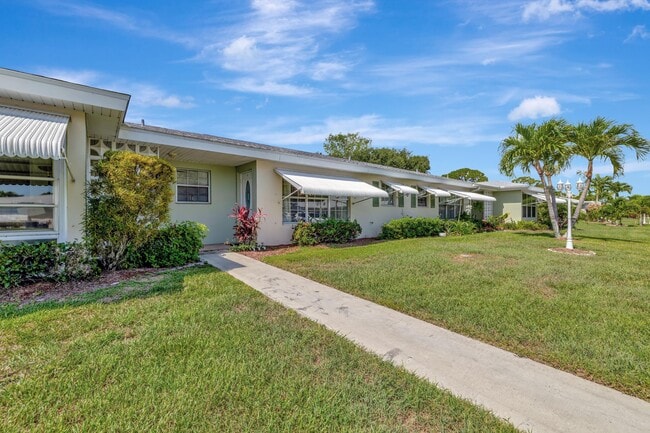 215 Manatee Ln in Fort Pierce, FL - Building Photo - Building Photo