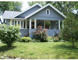 2417 E Ave NE in Cedar Rapids, IA - Building Photo