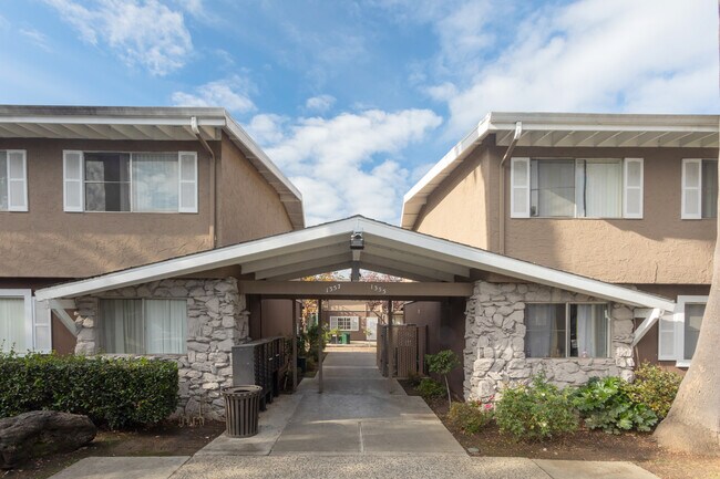 Regency Square Apartments in San Jose, CA - Foto de edificio - Building Photo