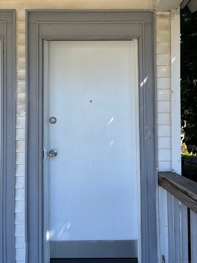 334 Hollister St in Stratford, CT - Building Photo - Building Photo