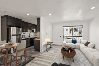 900 W College St in Los Angeles, CA - Building Photo - Building Photo