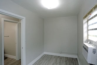 Poinsettia Place Apartments in West Palm Beach, FL - Foto de edificio - Interior Photo