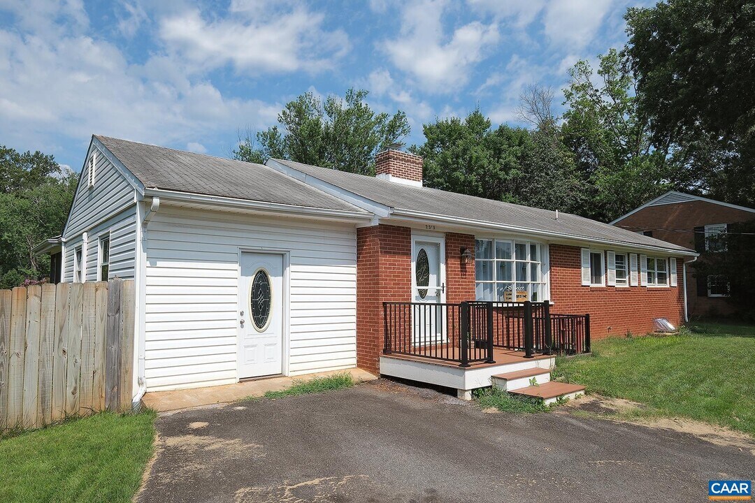 2219 Greenbrier Dr in Charlottesville, VA - Building Photo