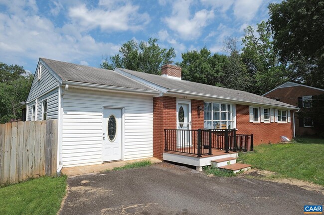 2219 Greenbrier Dr