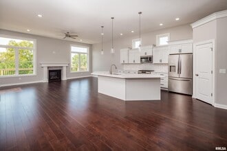 5120 Pandit Dr in Bettendorf, IA - Building Photo - Building Photo
