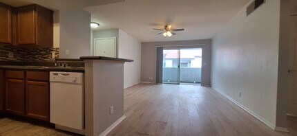 1455 E Katie Ave in Las Vegas, NV - Foto de edificio - Building Photo