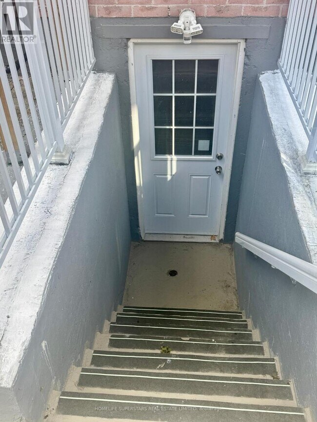 11 Kelsey Crescent in Barrie, ON - Building Photo - Building Photo