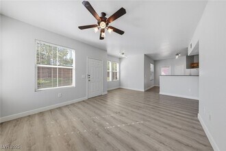 10001 Peace Way in Las Vegas, NV - Building Photo - Building Photo