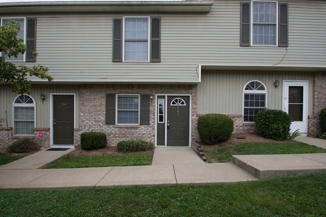 702 E Sherwood Hills Dr in Bloomington, IN - Building Photo