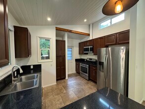 21620 Circle Trl in Topanga, CA - Foto de edificio - Building Photo