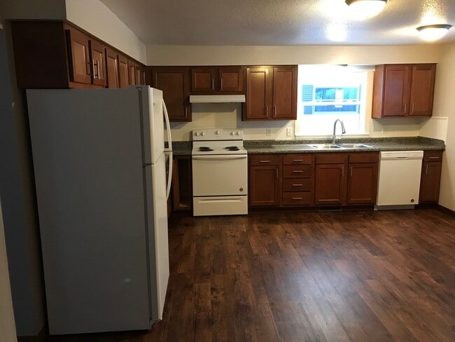 117 W Elm St in Lone Tree, IA - Building Photo - Building Photo