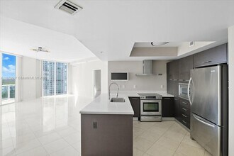 150 Sunny Isles Blvd in Sunny Isles Beach, FL - Building Photo - Building Photo
