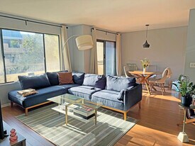 700 Westmount Dr, Unit 0 in West Hollywood, CA - Building Photo